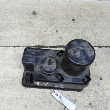 vakuumnoe-ustroistvo-sistemy-centralnogo-zamka-volkswagen-passat-b2-art-105584-big-0