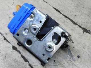 zamok-dveri-zadnii-levyi-audi-a4-b5-art-105913