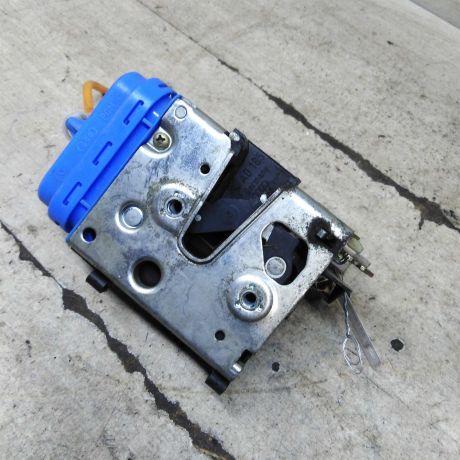 zamok-dveri-zadnii-levyi-audi-a4-b5-art-105913-big-0