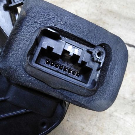 zamok-dveri-perednii-pravyi-volkswagen-jetta-vi-art-105956-big-1