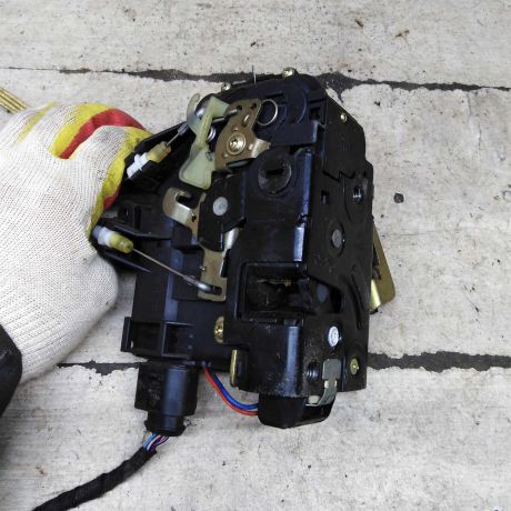 zamok-dveri-zadnii-pravyi-audi-a6-c5-art-107854-big-3