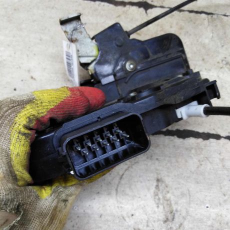 zamok-dveri-perednii-pravyi-ford-focus-2-kabriolet-art-108116-big-2