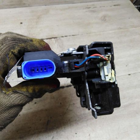 zamok-dveri-perednii-pravyi-skoda-octavia-a5-restailing-art-108816-big-3