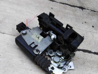 zamok-dveri-perednii-pravyi-renault-sandero-i-art-108948