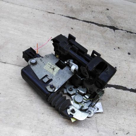 zamok-dveri-perednii-pravyi-renault-sandero-i-art-108948-big-0