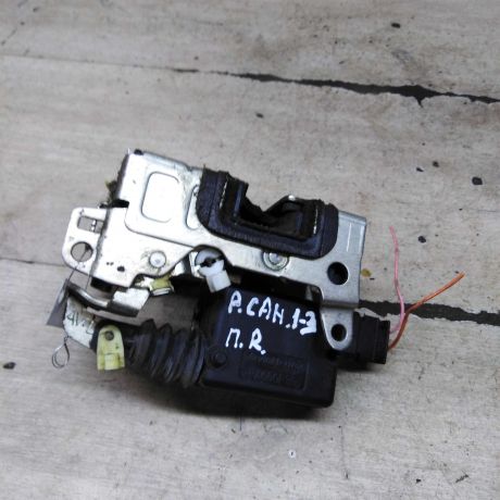 zamok-dveri-perednii-pravyi-renault-sandero-i-art-108948-big-1