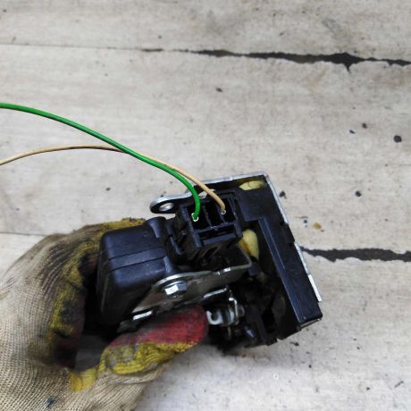 zamok-dveri-zadnii-pravyi-renault-sandero-i-art-109026-big-3