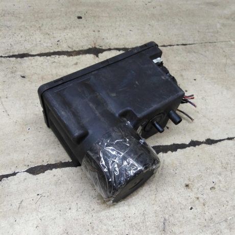 vakuumnoe-ustroistvo-sistemy-centralnogo-zamka-audi-a4-b5-art-110807-big-1