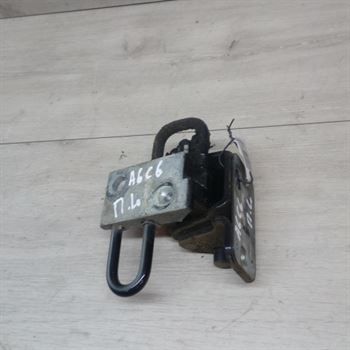 petlia-dveri-peredniaia-levaia-nizniaia-audi-a6-s6-art-11365-big-1