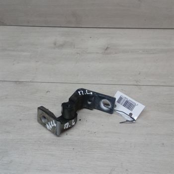 petlia-dveri-peredniaia-levaia-verxniaia-audi-a6-s6-art-11414-big-0