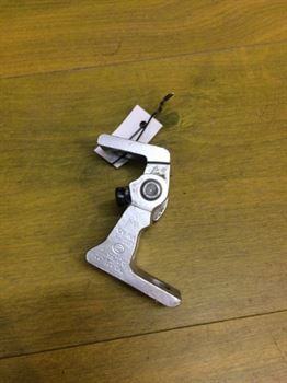 petlia-dveri-peredniaia-pravaia-verxniaia-volkswagen-polo-5-art-12026-big-1