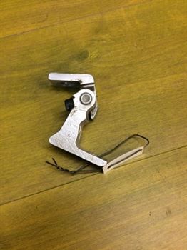 petlia-dveri-peredniaia-pravaia-verxniaia-volkswagen-polo-5-art-12028-big-0