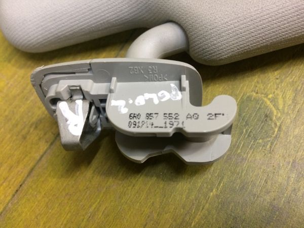 kozyrek-solncezashhitnyi-volkswagen-polo-sedan-2015-g-art-12034-big-2