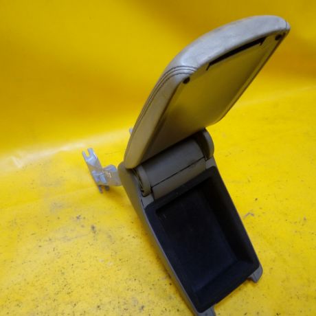 podlokotnik-audi-a6s6-art-12796-big-1