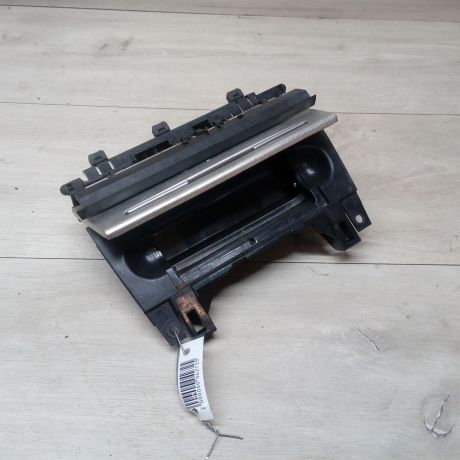 pepelnica-peredniaia-audi-a4-b7-art-13229-big-0