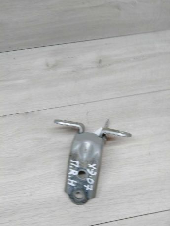 petlia-dveri-peredniaia-pravaia-nizniaia-hyundai-elantra-art-13777-big-0