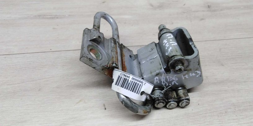 petlia-dveri-peredniaia-levaia-nizniaia-audi-a4-b6-art-13962-big-1