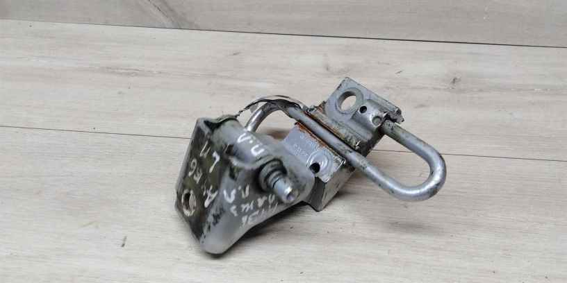 petlia-dveri-peredniaia-levaia-nizniaia-audi-a4-b6-art-13962-big-2