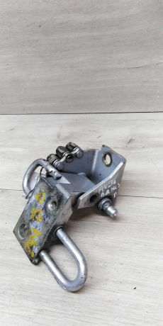 petlia-dveri-peredniaia-levaia-nizniaia-audi-a4-b6-art-13962-big-4