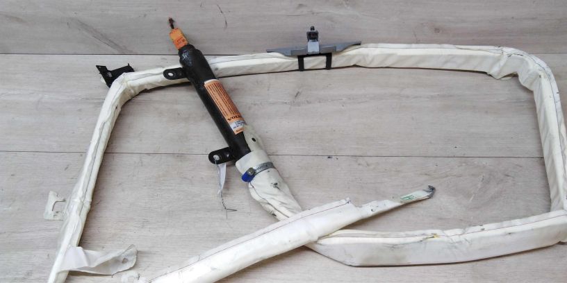 poduska-bezopasnosti-v-krysu-levaia-volvo-s40-art-14331-big-2