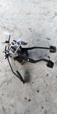 pedalnyi-uzel-mazda-323-art-15799-big-1