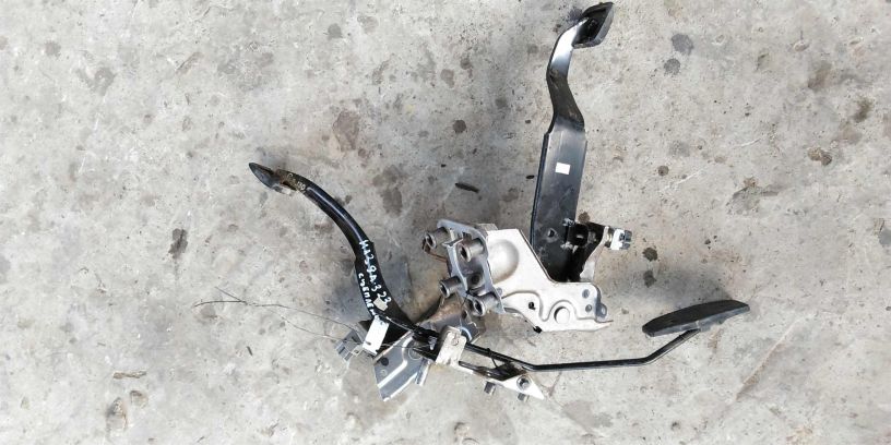 pedalnyi-uzel-mazda-323-art-15799-big-2