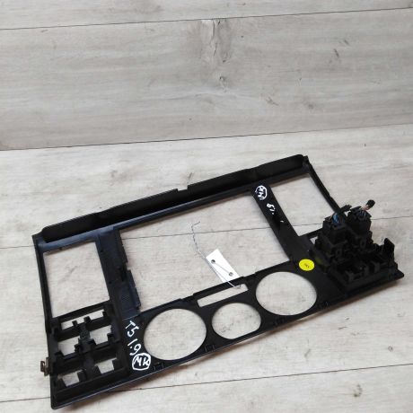 centralnaia-ramka-torpedy-volkswagen-transporter-t5-art-16012-big-1