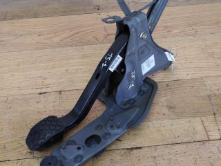 pedal-tormoza-dlia-vw-transporter-t5-art-17603
