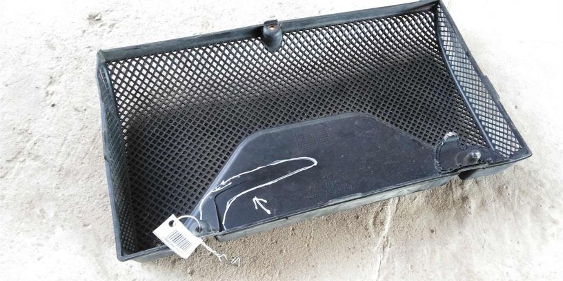 kryska-salonnogo-filtra-audi-a8-d2-art-18294-big-1