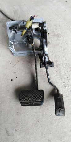 pedalnyi-uzel-audi-a8-d2-art-18312-big-0