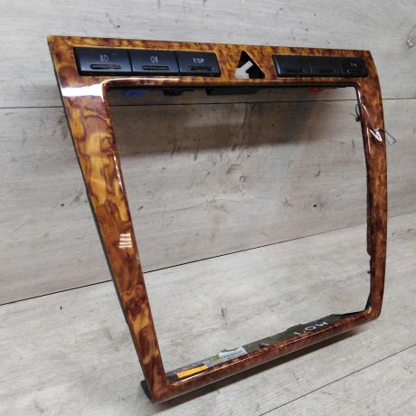 ramka-centralnaia-torpedy-audi-a8-d2-art-18482-big-1