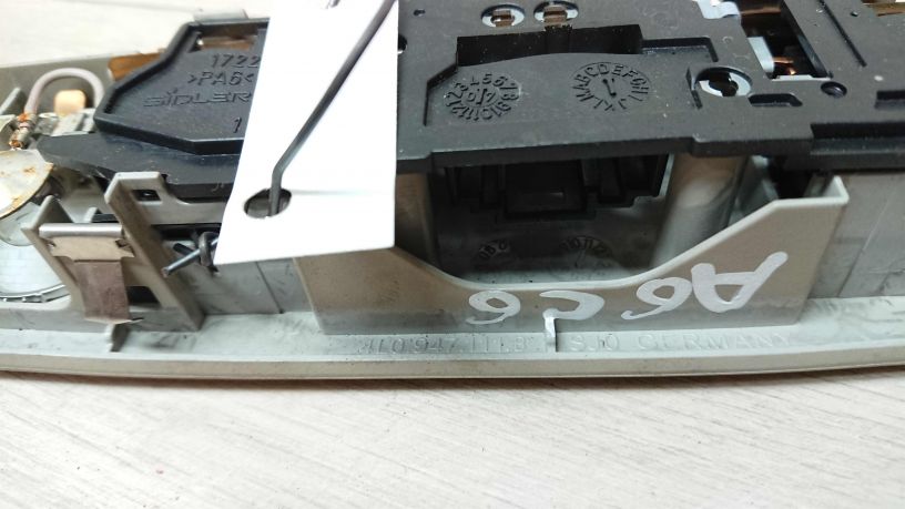 fonar-osveshheniia-salona-audi-a6-c6-art-18638-big-4