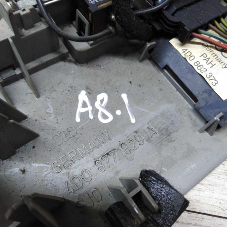 fonar-osveshheniia-salona-audi-a8-d2-art-18685-big-3