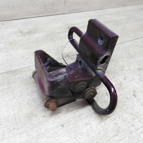 petlia-dveri-zadniaia-pravaia-nizniaia-audi-a8-d2-art-18770-big-0