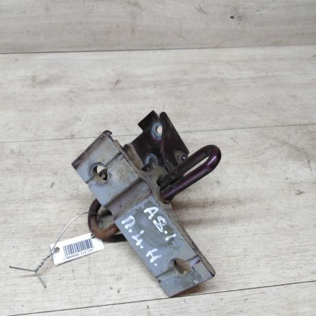 petlia-dveri-peredniaia-levaia-nizniaia-audi-a8-d2-art-18771-big-0