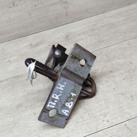 petlia-dveri-peredniaia-pravaia-nizniaia-audi-a8-d2-art-18772-big-0