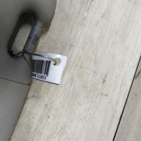 kozyrek-solncezashhitnyi-audi-a8-d2-art-18782-big-3