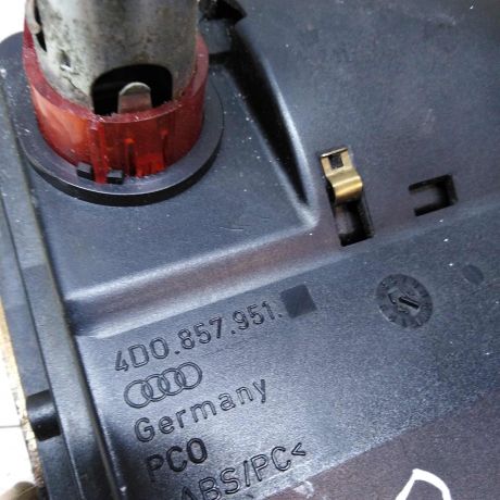 pepelnica-audi-a8-d2-art-18798-big-3