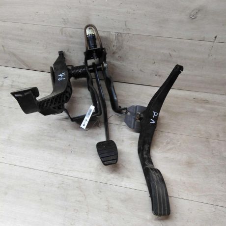 pedalnyi-uzel-renault-logan-art-19517-big-0