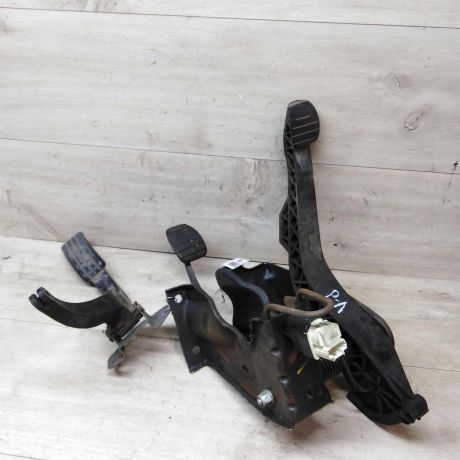 pedalnyi-uzel-renault-logan-art-19517-big-2