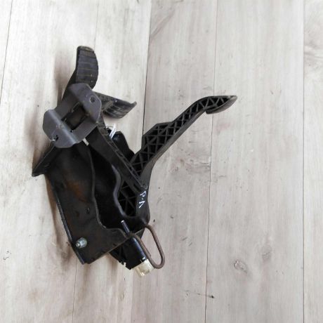 pedalnyi-uzel-renault-logan-art-19517-big-3