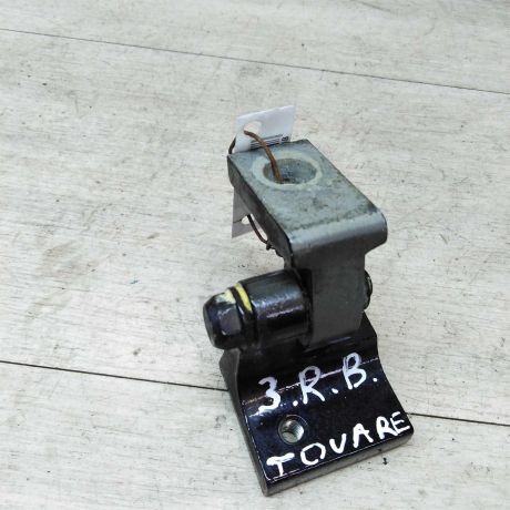 petlia-dveri-zadniaia-pravaia-verxniaia-volkswagen-touareg-art-19942-big-0