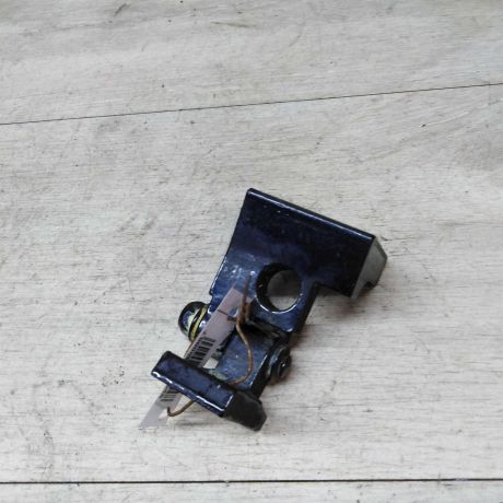 petlia-dveri-zadniaia-pravaia-verxniaia-volkswagen-touareg-art-19942-big-1