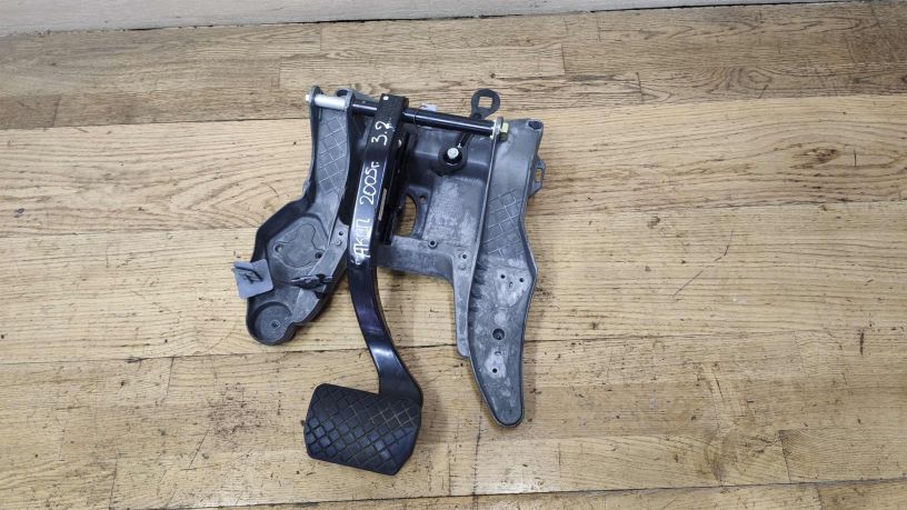 pedal-tormoza-volkswagen-touareg-art-19946-big-0