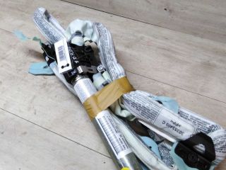 poduska-bezopasnosti-pravaia-v-potolok-audi-a6-c6-art-20798