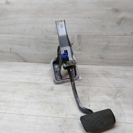 pedal-tormoza-nissan-almera-classic-qg16-akpp-art-23092-big-0