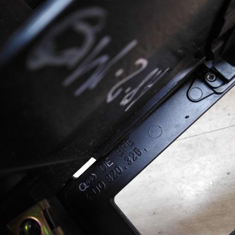 ramka-centralnaia-konsol-torpedy-audi-a8-d2-art-24967-big-1