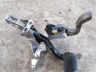 pedalnyi-uzel-pedal-volkswagen-passat-b5-gp-akpp-art-27512