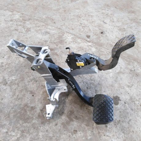 pedalnyi-uzel-pedal-volkswagen-passat-b5-gp-akpp-art-27512-big-0