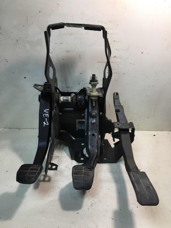 pedalnyi-uzel-blok-pedalei-volkswagen-golf-3-art-28256-big-0